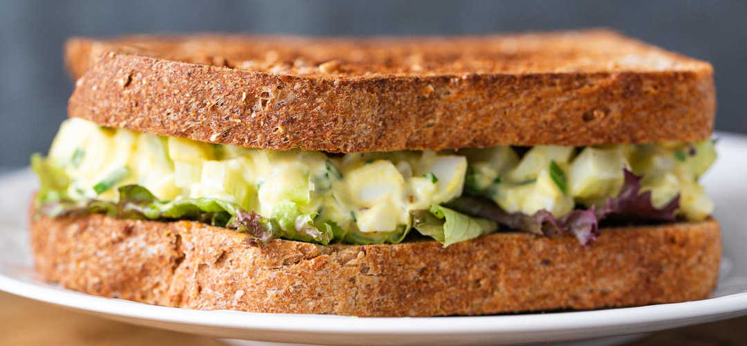 Сэндвич с яичным салатом 